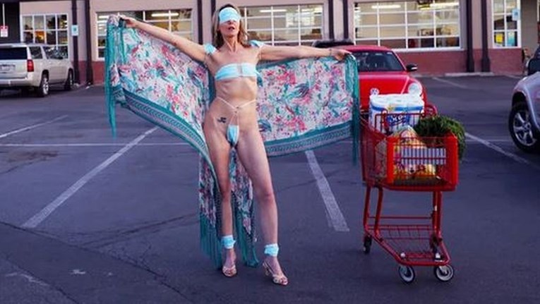 Pozirala u bikiniju od maski i razljutila internet: "Kondom je ovo mogao spriječiti"