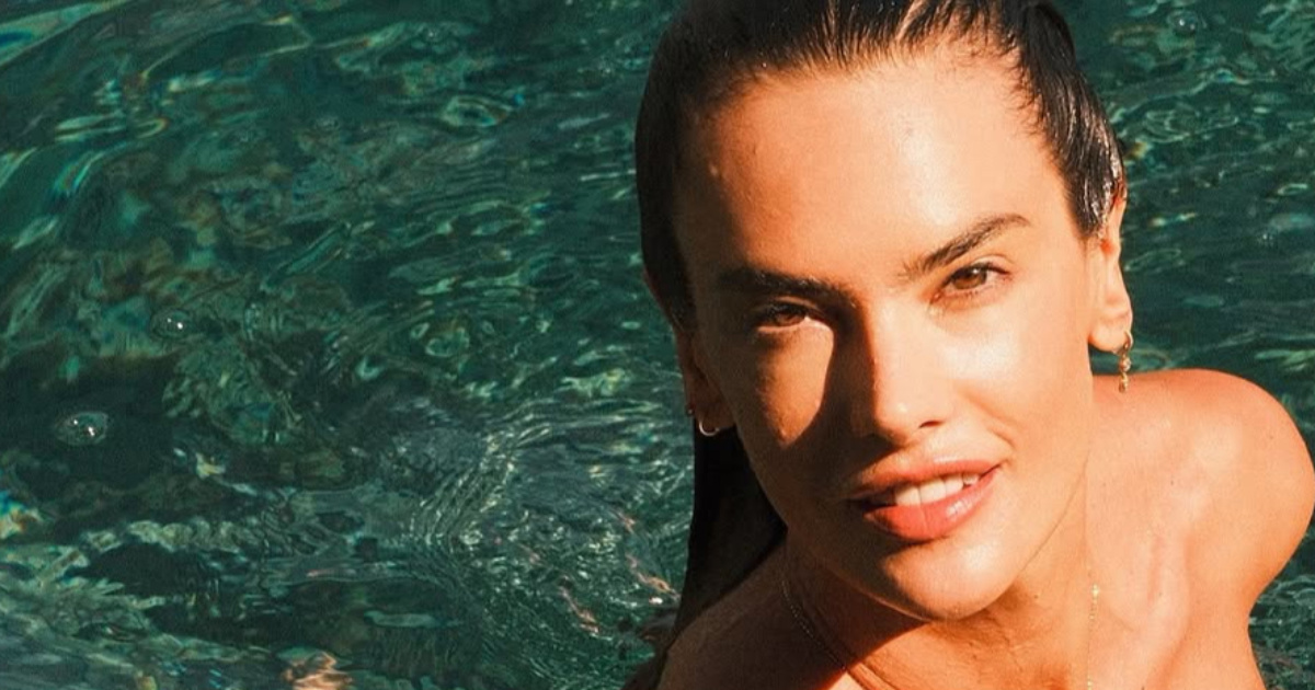 Alessandra Ambrosio pozirala u toplesu i oduševila obožavatelje