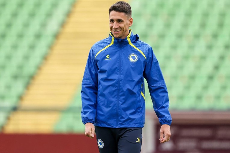 Osvojio je prvenstvo s Dinamom i Rijekom. Mamić ga je doveo u Sarajevo, a sada odlazi