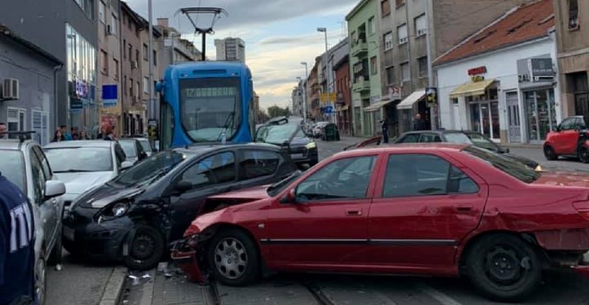 FOTO Tri auta se sudarila u Zagrebu, dvoje ozlijeđenih, odmah nastao kaos