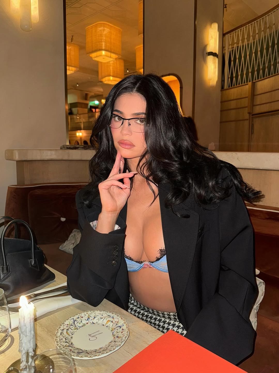 Kylie Jenner nosila grudnjak umjesto majice