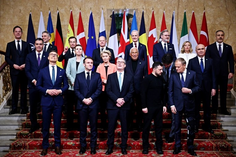 Tko je sve na zajedničkoj fotografiji važnog summita u Londonu?