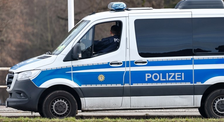 Djevojka (14) u Njemačkoj ukrala auto. Kad su ju pokušali zaustaviti, počela bježati