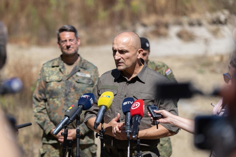 Anušić: Moramo upozoravati naše saveznike na to kako se naoružava Srbija