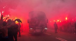 VIDEO Barcelonini navijači zabunom gađali svoj autobus pa gnjusno vrijeđali Viniciusa