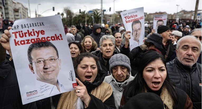 Turska pritvorila 37 ljudi zbog "provokativnih statusa", najavljena nova uhićenja 