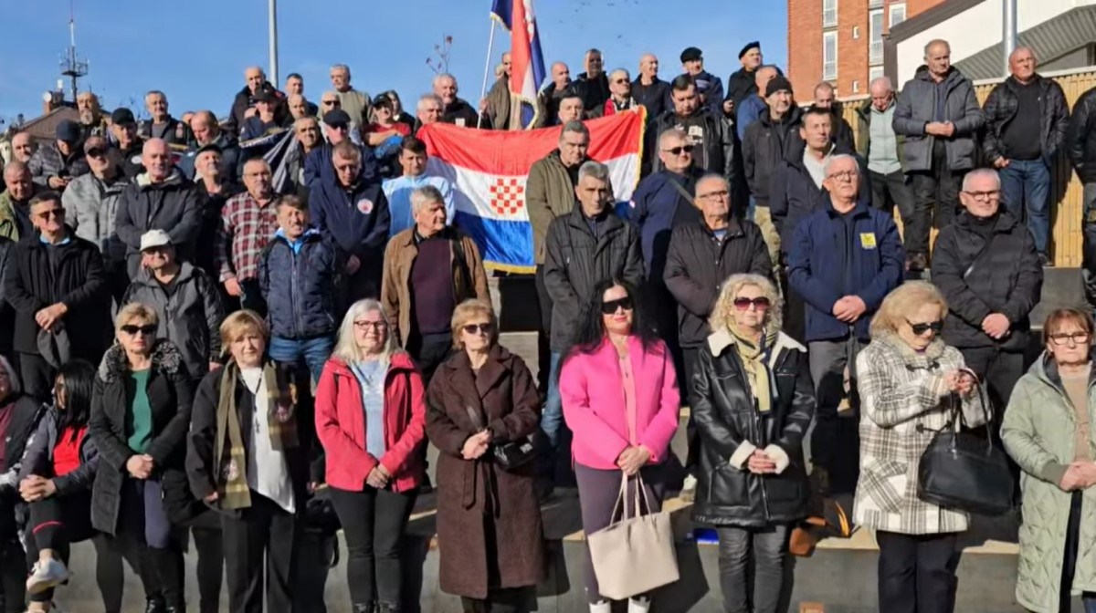 VIDEO Veteranske udruge u Vinkovcima prosvjedovale protiv antifašističkih marševa