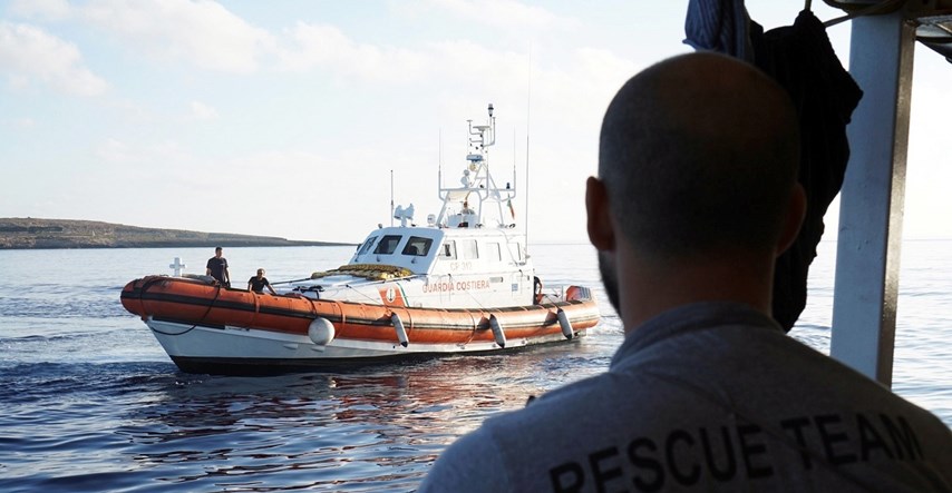 8 poginulih i 15 nestalih nakon prevrtanja čamca s migrantima kod Tunisa