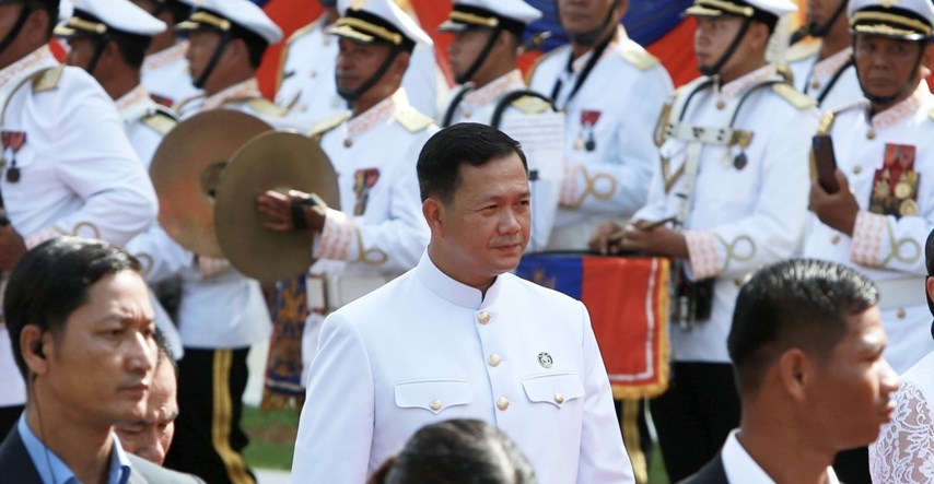 Dugovječni vladar Kambodže odlazi s vlasti, naslijedio ga njegov sin