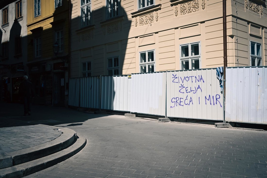 Inspirativna poruka na jednoj ogradi u Zagrebu privukla pažnju prolaznika