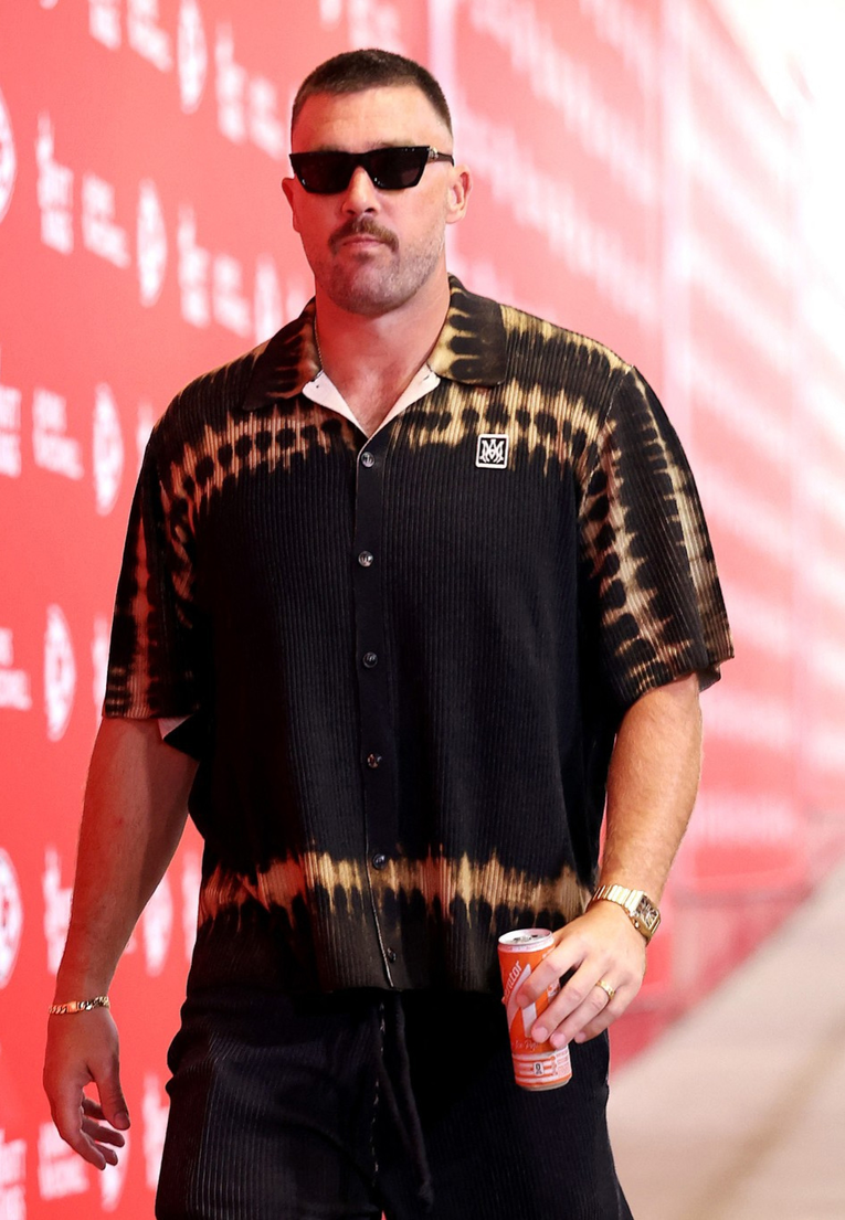 FOTO Travis Kelce pokazao vjenčani prsten na prvoj predsezonskoj utakmici Chiefsa