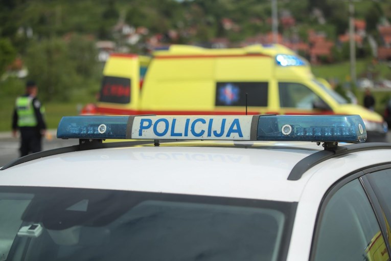 Vozač (24) pijan se zabio u stup, ozlijeđeno dvoje djece. Ima povijest prekršaja