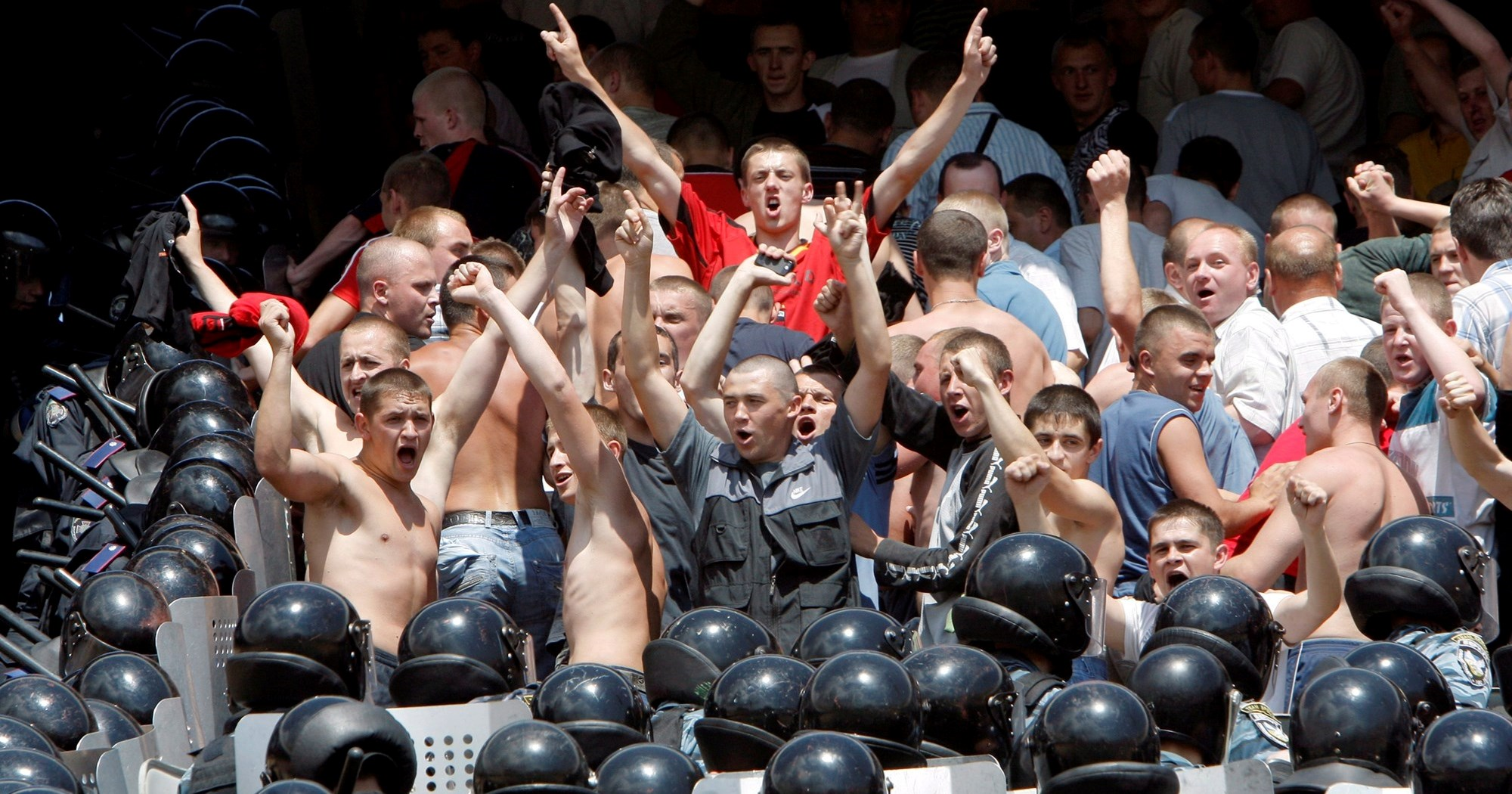 Britanska policija koristit će nevidljivi sprej za označavanje huligana na stadionima