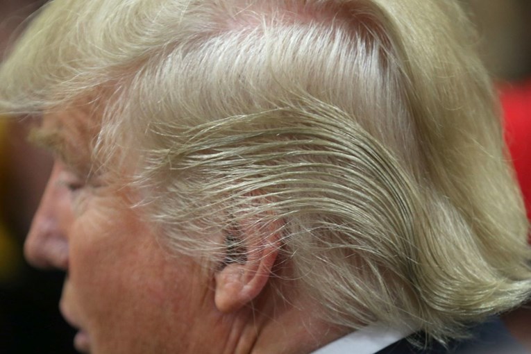 Zbog Trumpovih žalbi mijenja se standard u tuševima: "Moja kosa mora biti savršena"