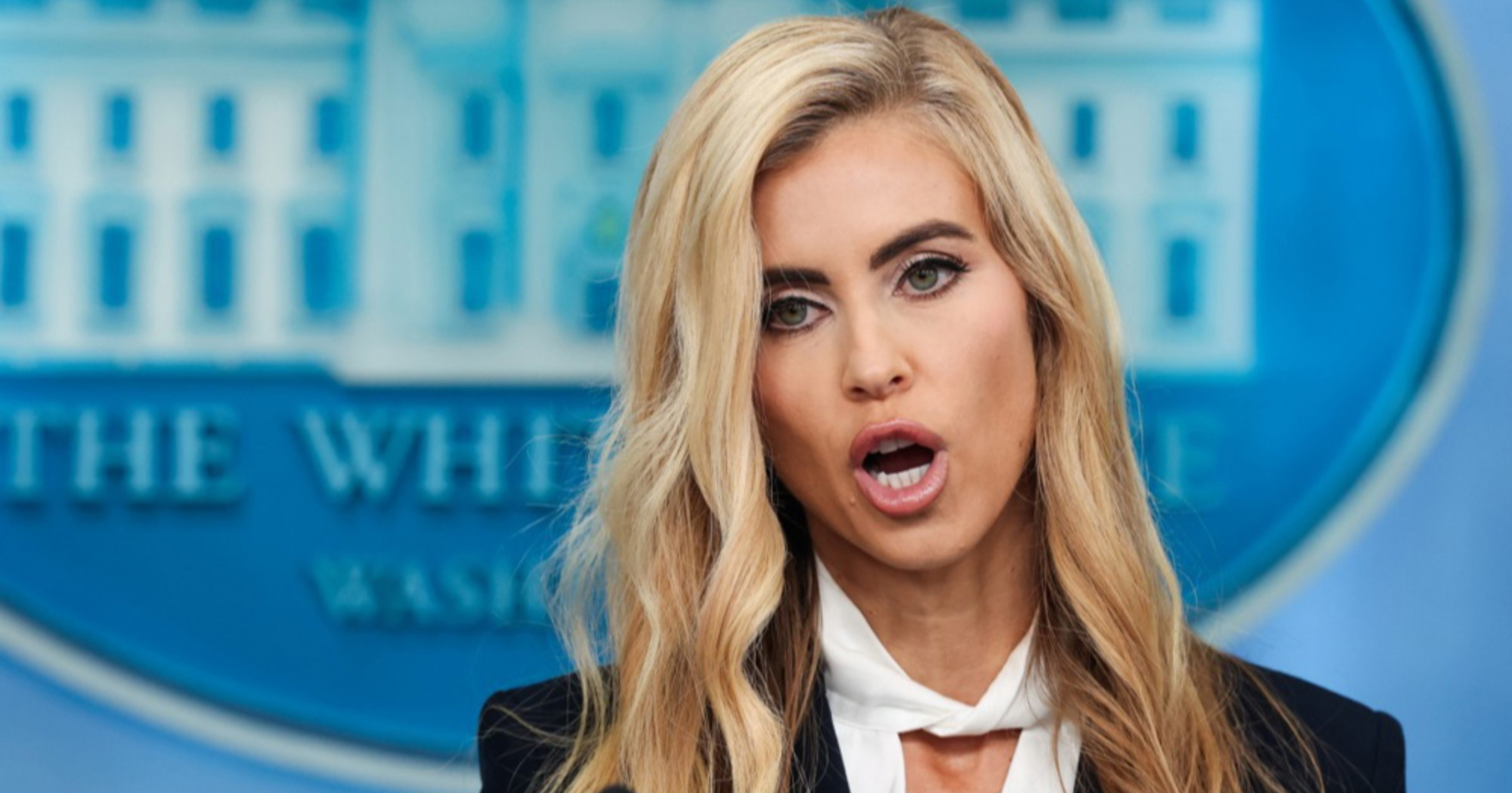 Nova glasnogovornica hvalila Trumpa pa nakon 14 minuta završila presicu