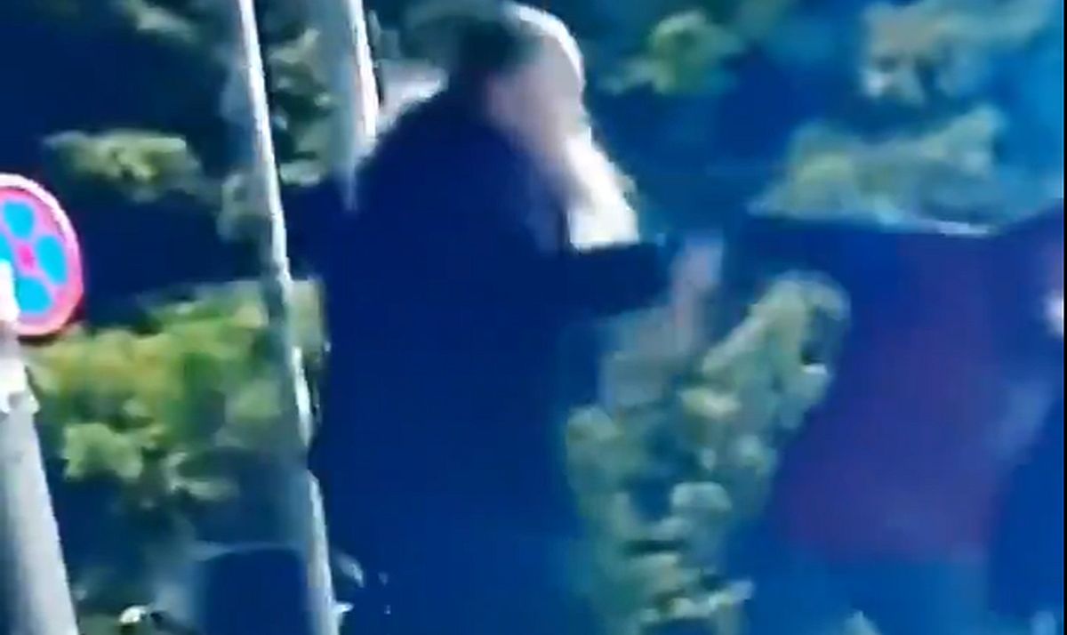 VIDEO Policija mlatila prosvjednike u Beogradu, svećenik im jednog čupao iz ruku