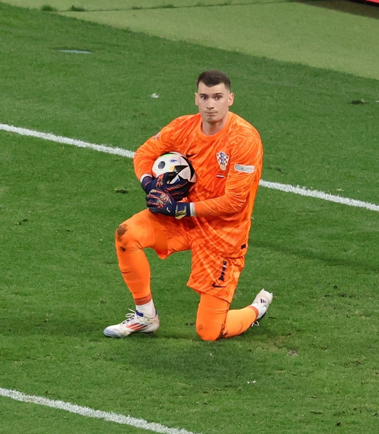 Španjolci: Livaković u problemu. Ozljeda golmana aktivirala tempiranu bombu