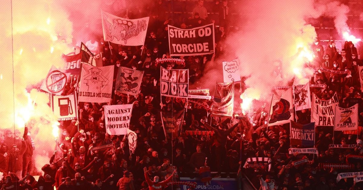 Hajdukovim navijačima na ulazu u Opus Arenu skidani dresovi i majice. Nisu im vraćeni