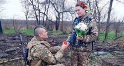 "Ljubav iznad svega": Ova fotografija iz Ukrajine oduševila je društvene mreže