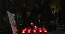 VIDEO Prosvjednici protiv cijepljenja i mjera zapalili svijeće na Markovom trgu