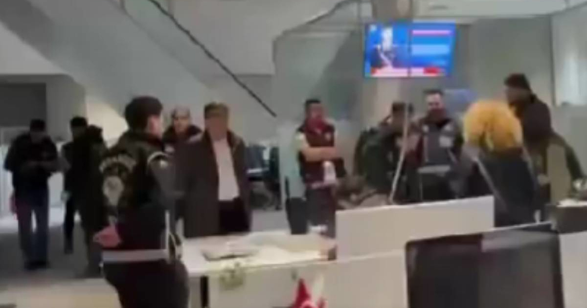 Turska policija upala u TV postaju koja kritizira Erdoğana. Prekinuto emitiranje