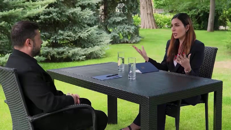 Trumpova miljenica: Jeste li konzumirali kokain s Macronom? Zelenski: Naravno da nisam