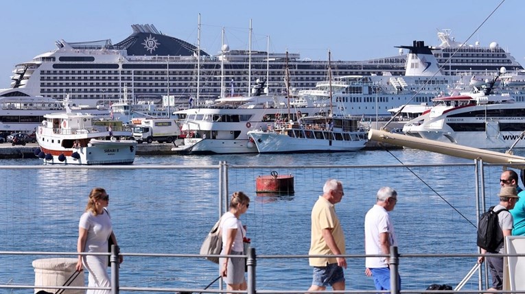 Očekuje se da će ovoga vikenda splitskim lukama proći oko 70 tisuća turista