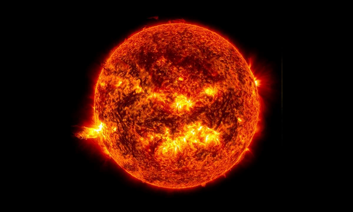 Skriva li se u Suncu crna rupa?