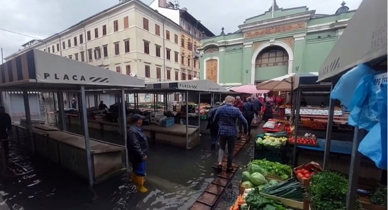 VIDEO Poplavila tržnica u Rijeci