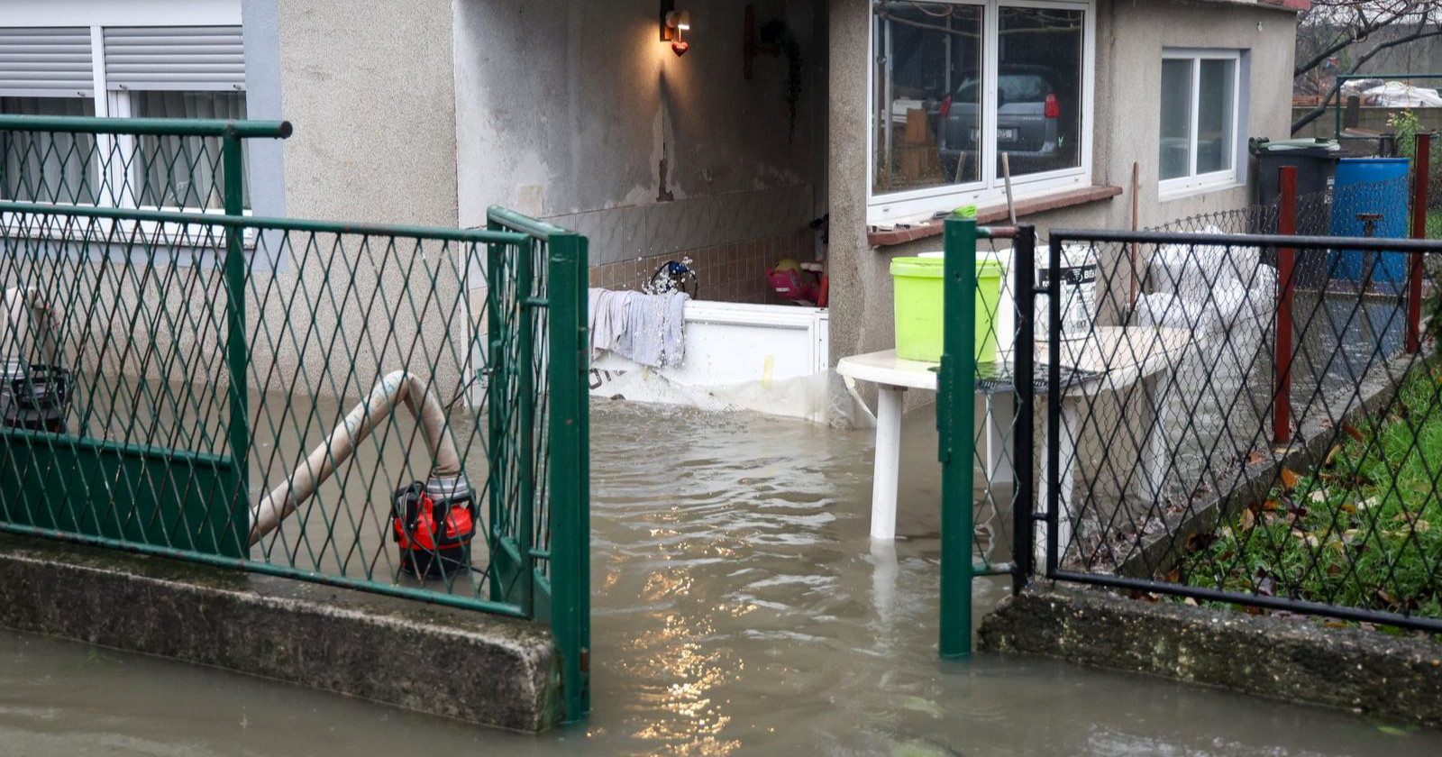 FOTO Poplava u Svetoj Klari. "Ja novaca nemam, a Grad neće ništa poduzeti"