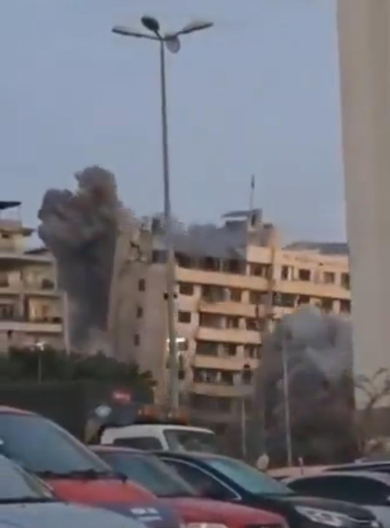 Dramatičan video. Izraelci pogodili zgradu u Bejrutu, nestala je u par sekundi