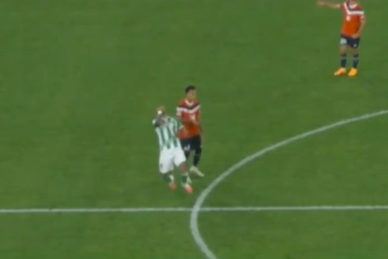 VIDEO Mbappéov brat laktom udario suparnika i dobio crveni karton