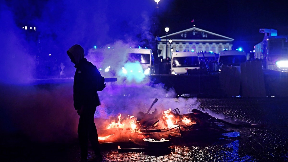 Policija u Parizu se opet sukobila s prosvjednicima. Vikali su: "Macron, odlazi!"