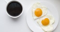 Evo zašto nikada ne bismo trebali jesti jaja uz kavu
