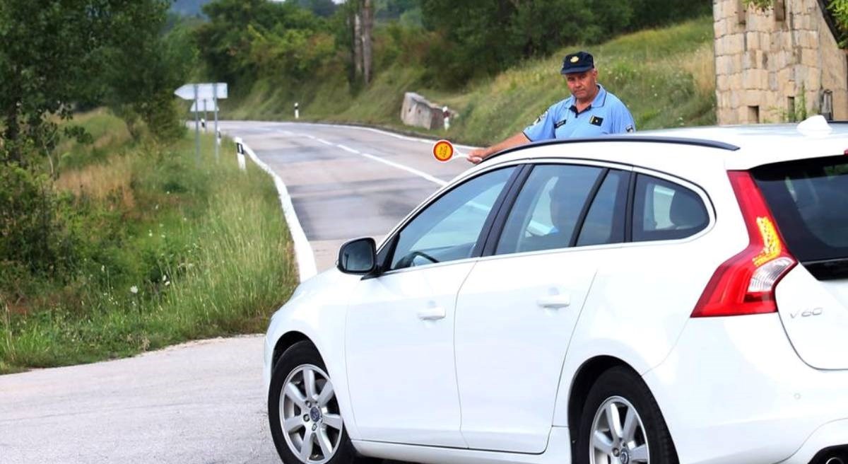 U prometnoj u Dugopolju poginuo motociklist