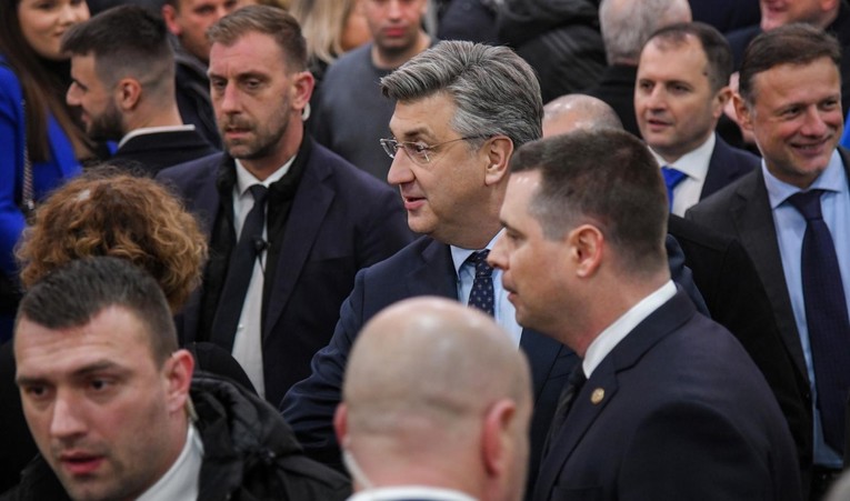 Nova anketa: HDZ dominantan, slijede neodlučni. Milanović najpopularniji