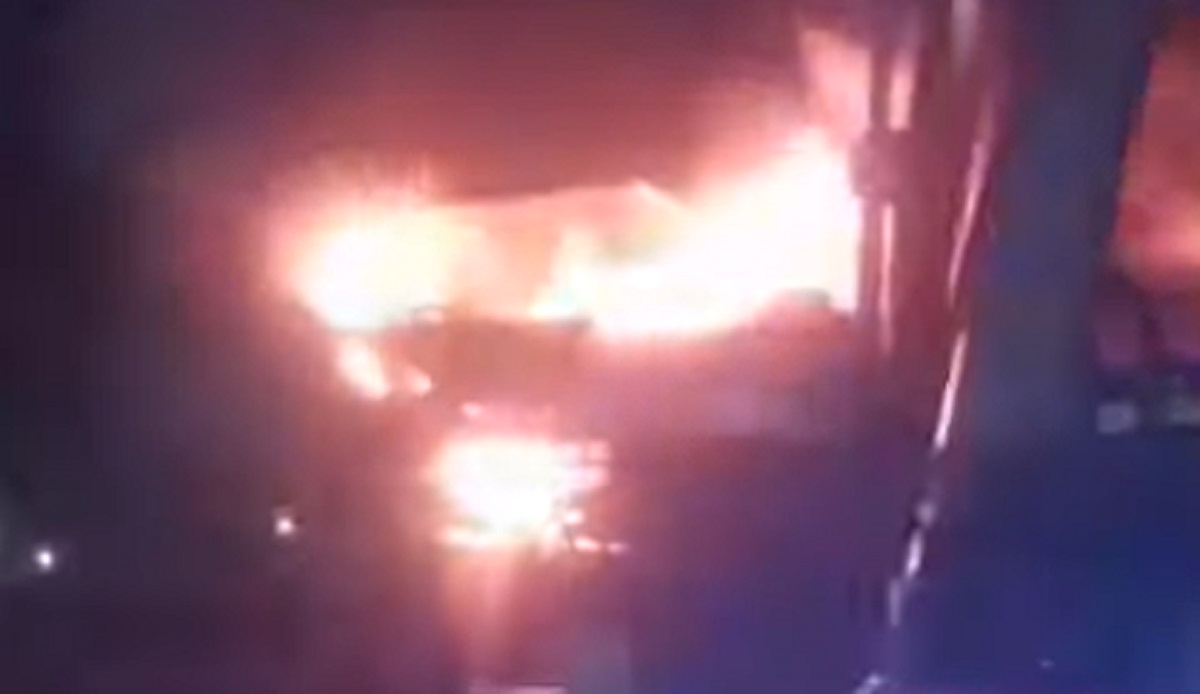VIDEO Satima gorio brod kod Splita, odjeknula i eksplozija