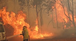 Veliki požar u Australiji, izgorjelo više od 70 kuća. Pogledajte galeriju