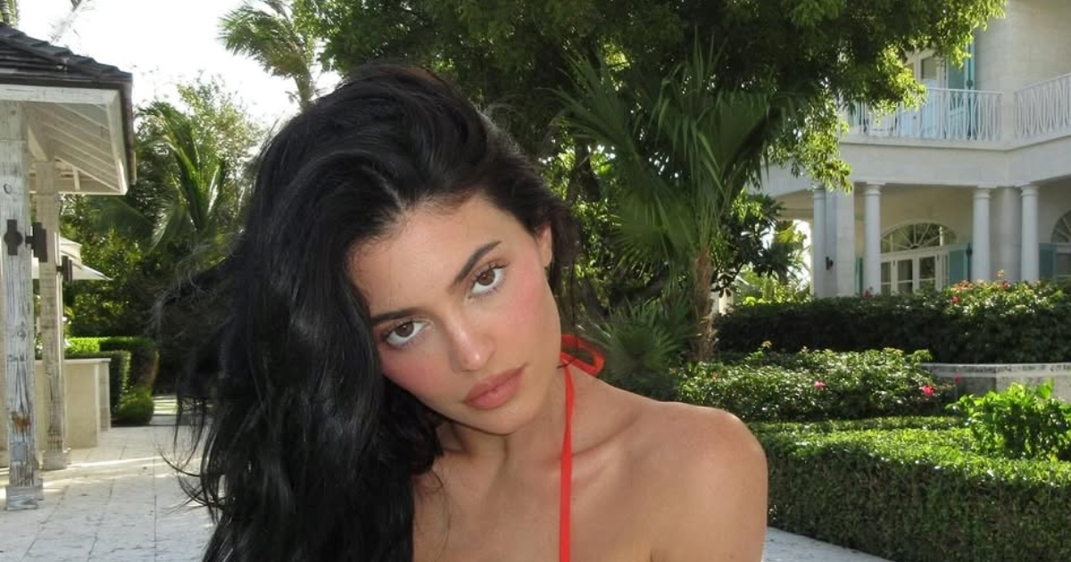 Kylie Jenner zapalila Instagram u crvenom bikiniju od 10.000 dolara