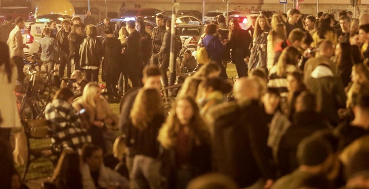 Osim kod HNK, stotine mladih okupile se i na Jarunu. I tamo je izbila tučnjava