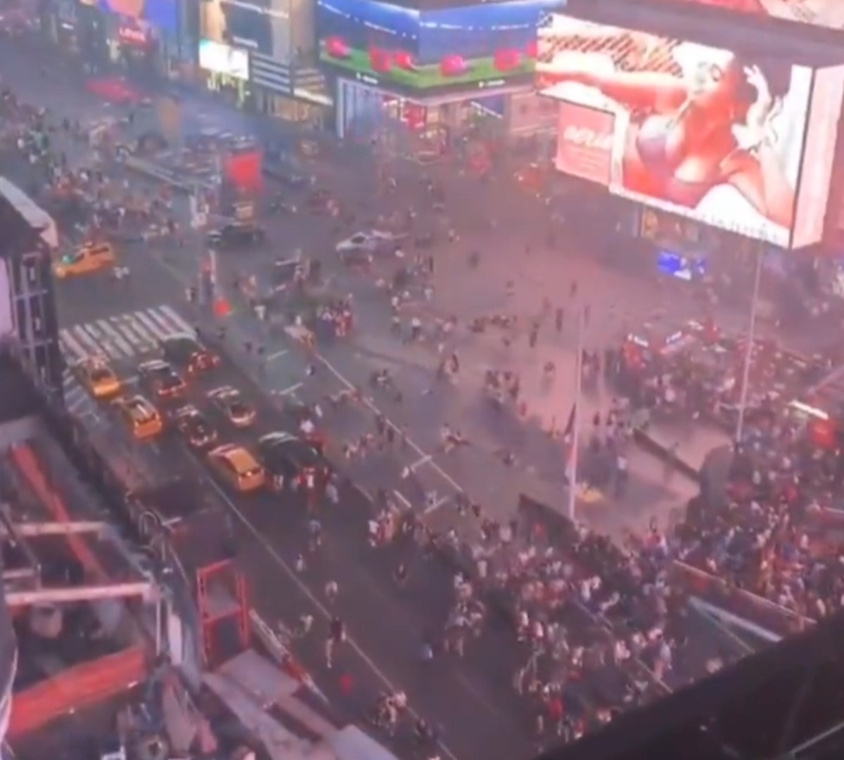 VIDEO Pucnjava na Times Squareu, tri osobe ranjene