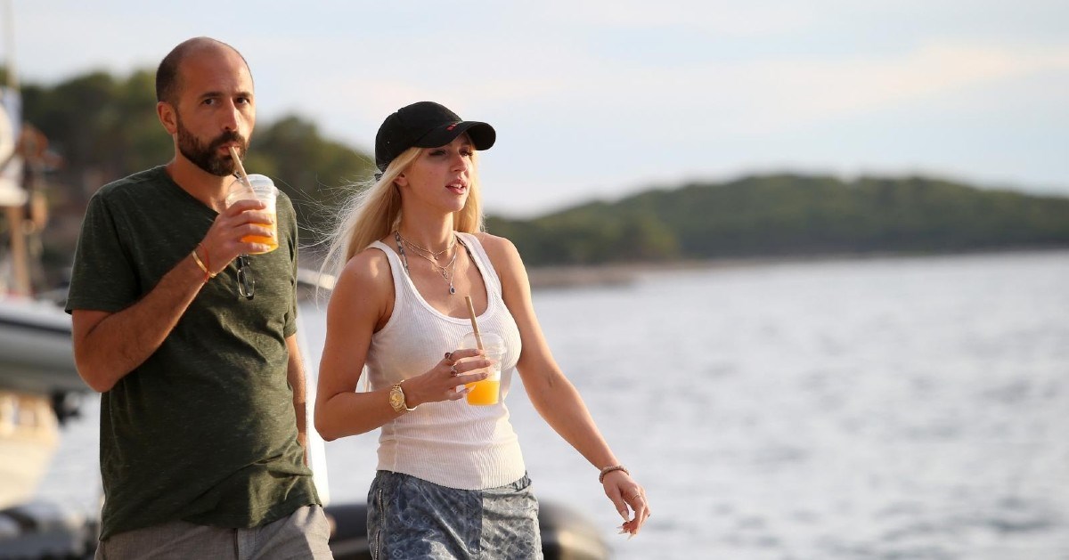 Netflixova zvijezda koja dnevno troši 1000 dolara na šminku i frizuru uživa na Hvaru