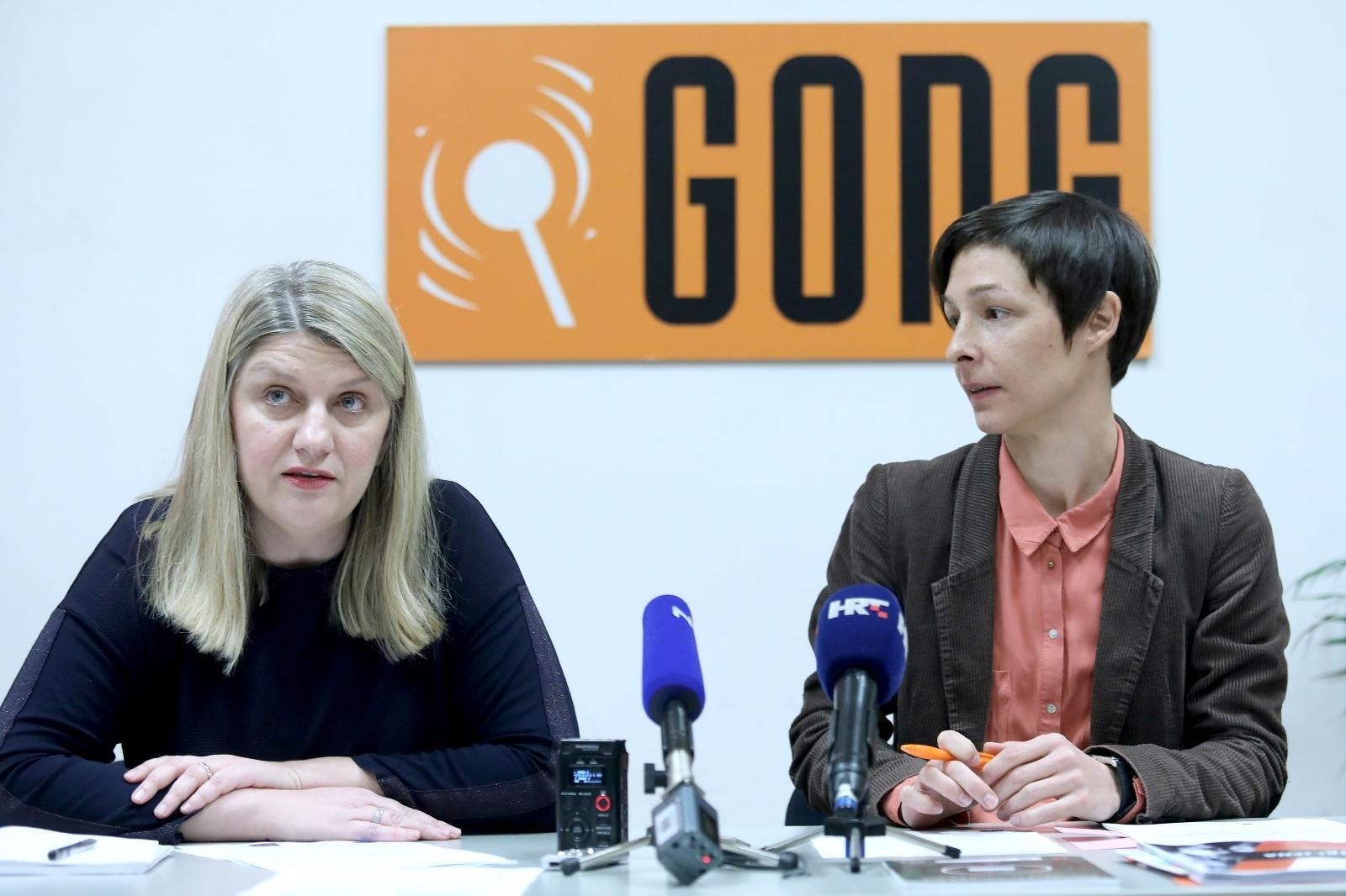 GONG: Djelatnici Gradske uprave Vukovara na FB profilima reklamiraju jednog kandidata