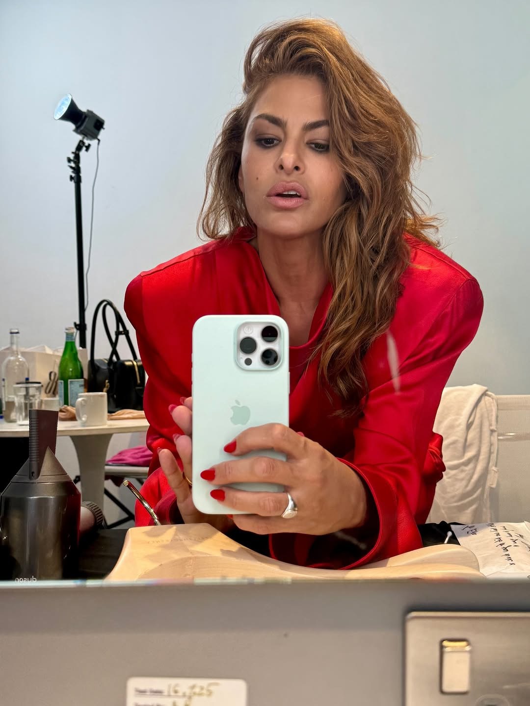 Eva Mendes pokazala kako nositi crveno