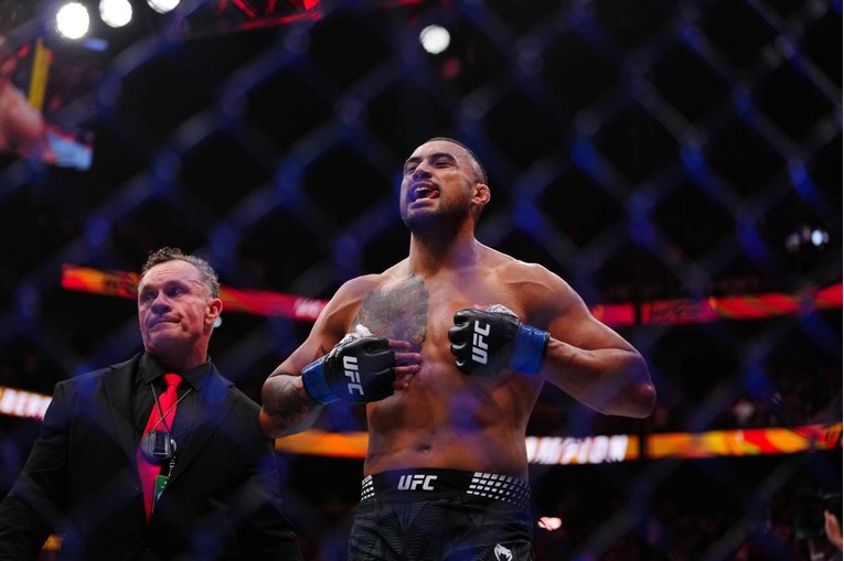 VIDEO Nevjerojatan preokret za UFC titulu. S ozlijeđenom nogom nokautirao legendu