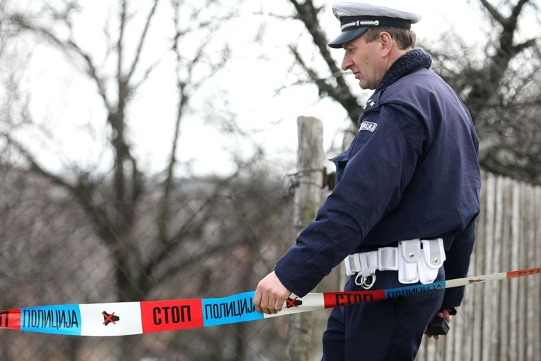 Muškarac u Srbiji ubio bivšu partnericu i sina, a zatim i sebe. Našla ih policija