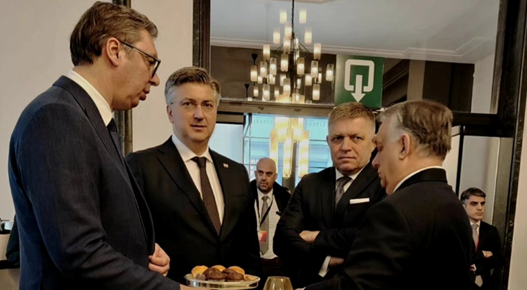 Vučić objavio fotku s Plenkovićem. S njima za stolom Orban i Fico