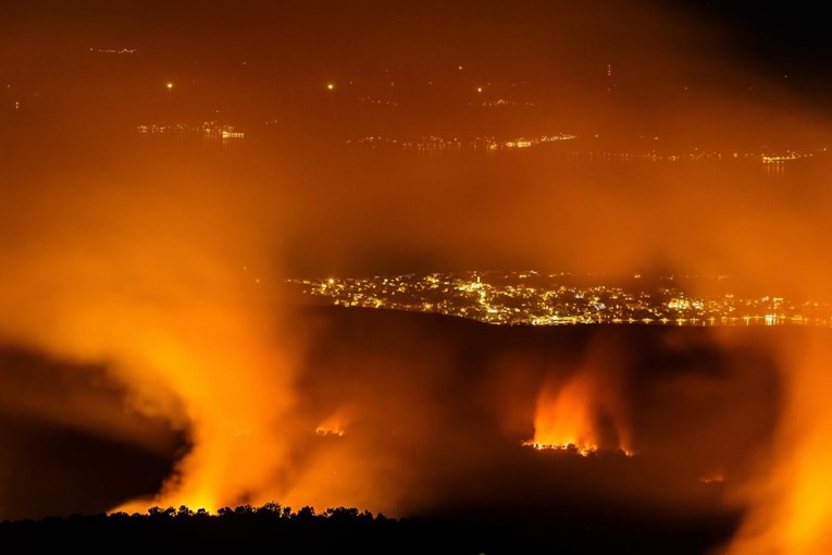 Tek jučer lokaliziran golemi požar kod Trogira, vatrogasci gasili još dva požara