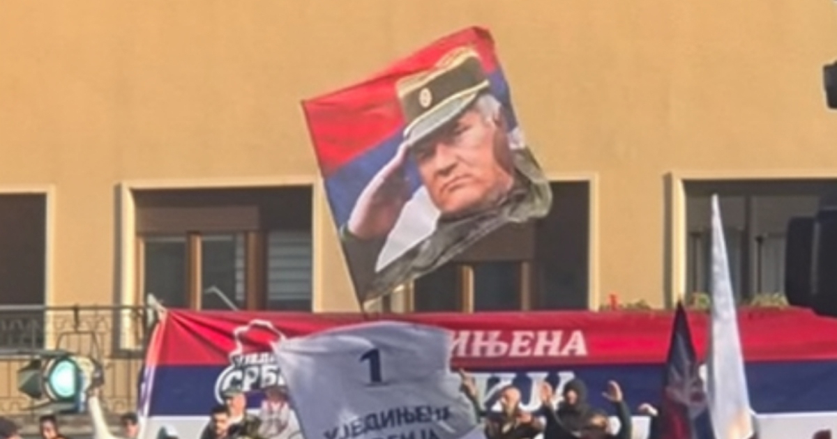 VIDEO Na Vučićevom skupu u Novom Sadu mahali zastavom Ratka Mladića