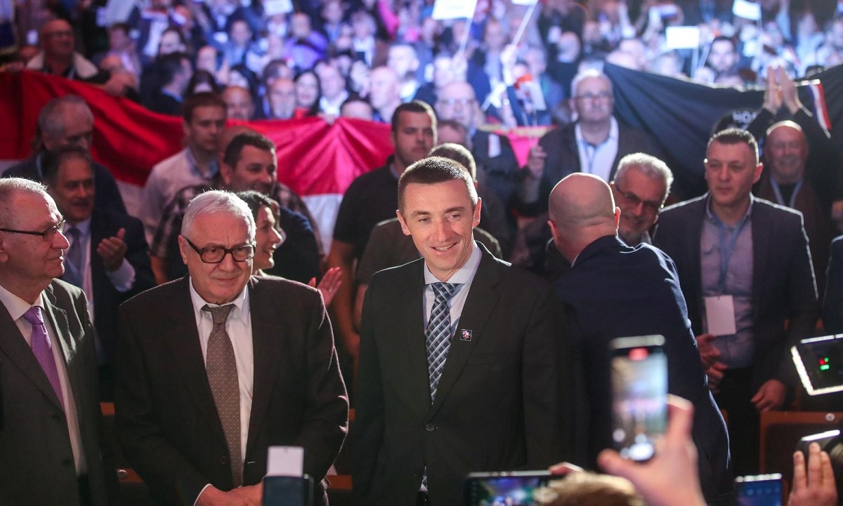 FOTO Penava u punom Lisinskom: Spriječit ćemo zamjenu stanovništva